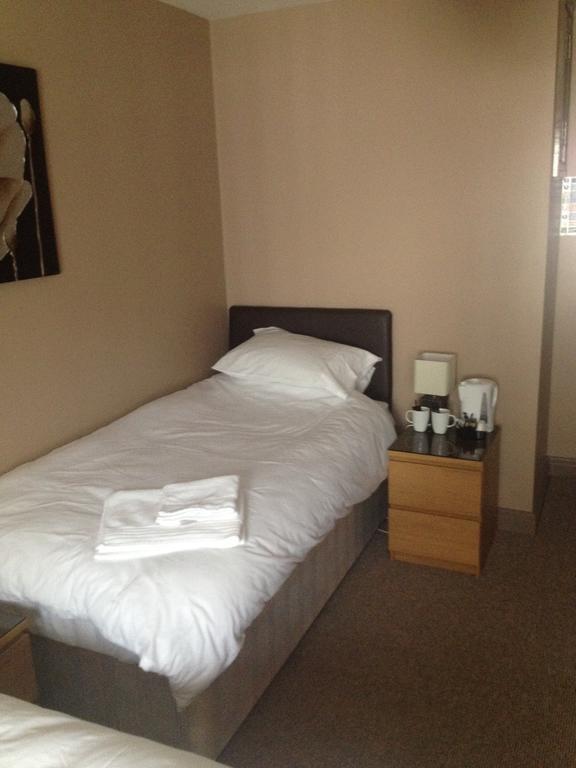 Bed and Breakfast Coach & Horses à Tredegar Chambre photo