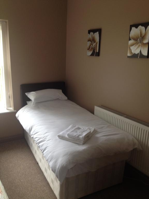 Bed and Breakfast Coach & Horses à Tredegar Chambre photo